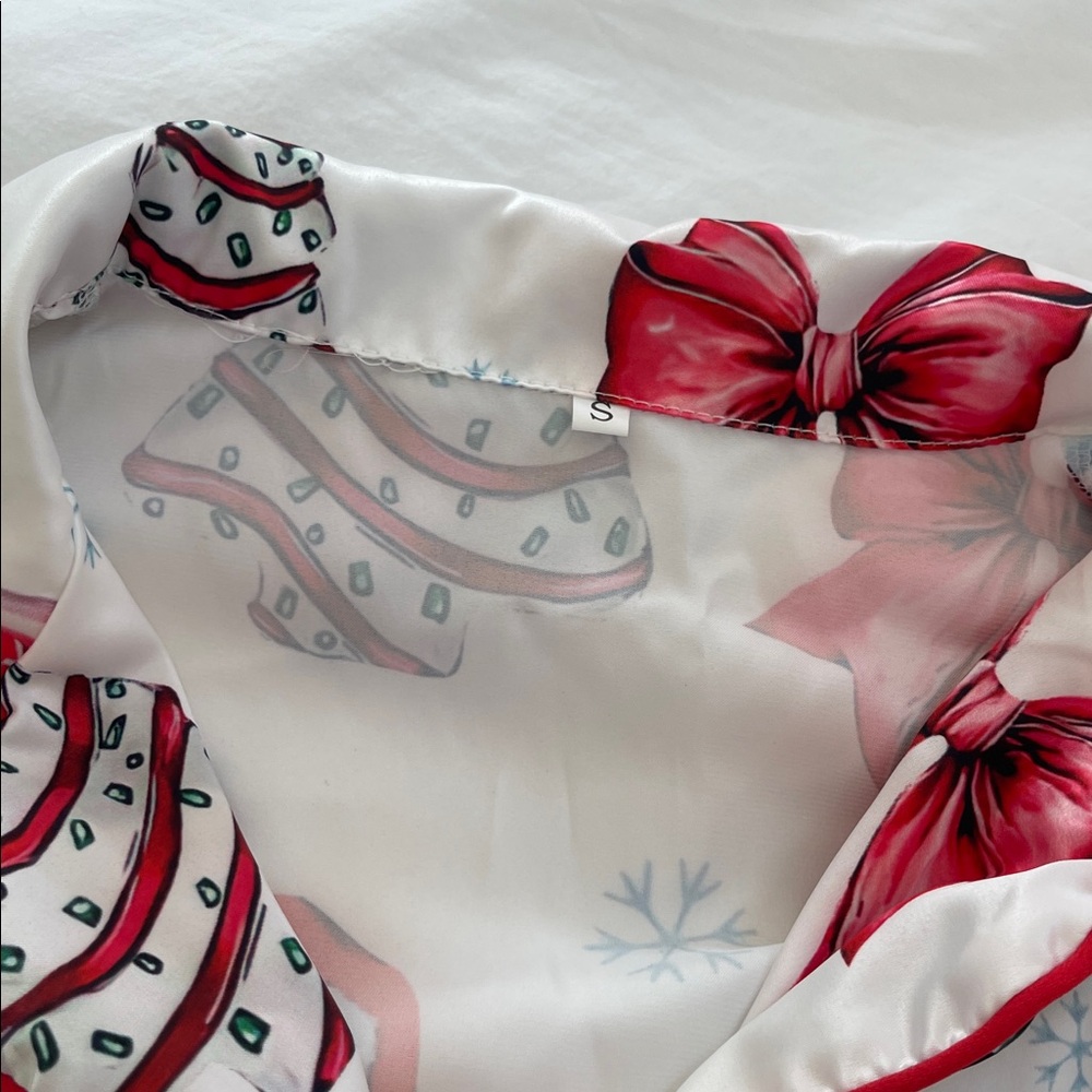 Women's Coquette Christmas Satin Pajama Set - Santa Print NWOT - Picture 5 of 6